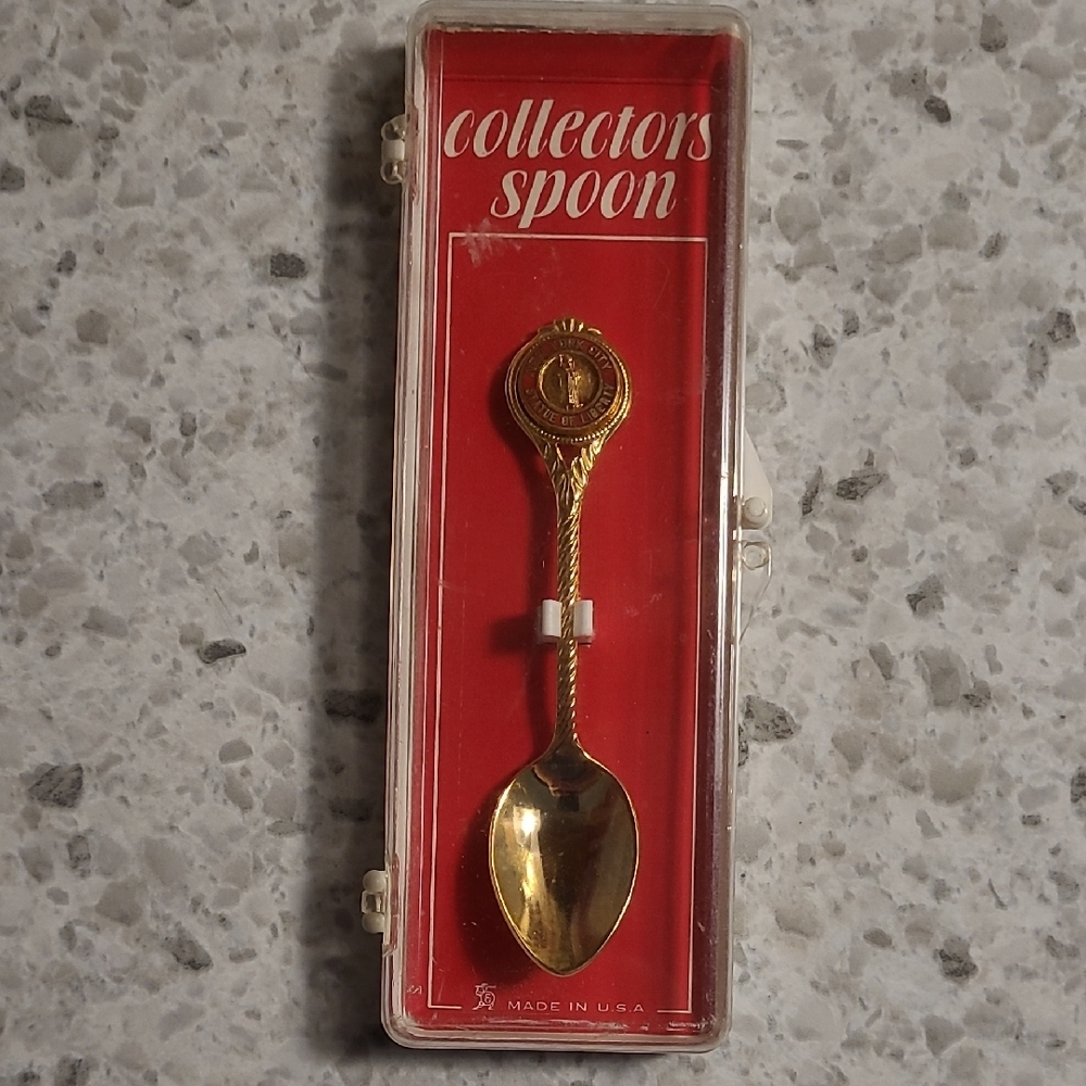 Vintage Statue of Liberty Souvenir Collector Spoon - Gold Tone NYC Memento